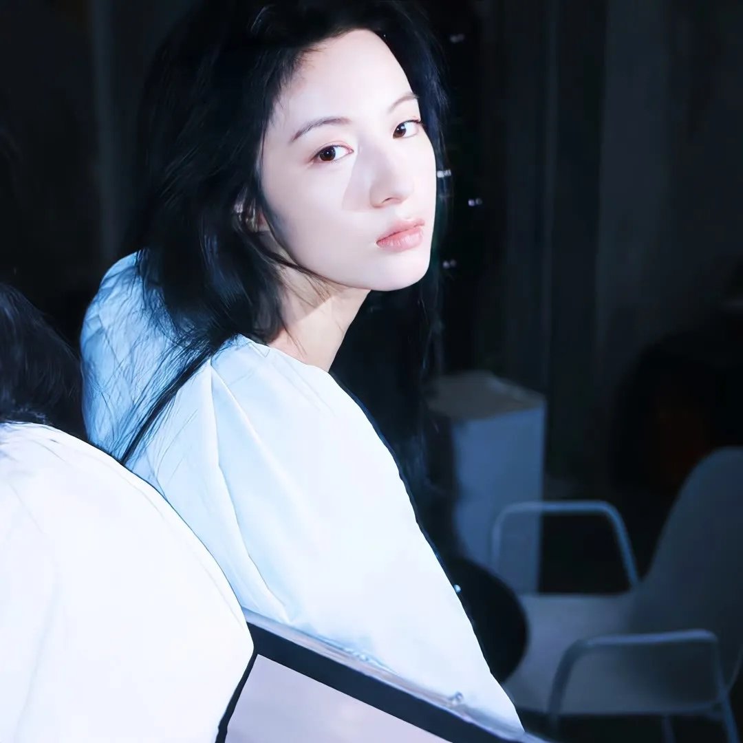 那女孩是谁